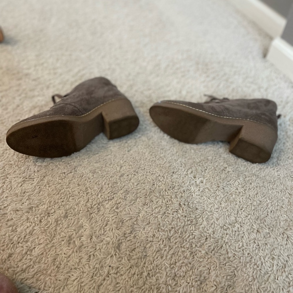 Universal Thread Booties - Picture 2 of 2